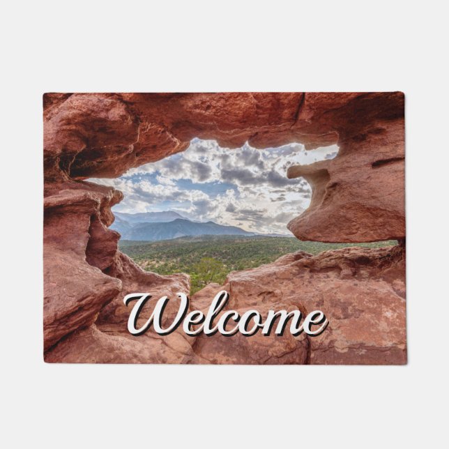 Pikes peak through a Rock Hole Welcome Doormat Deurmat (Voorkant)