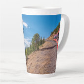 Pikes Peak Train Ride Latte Mug (Angle droit)