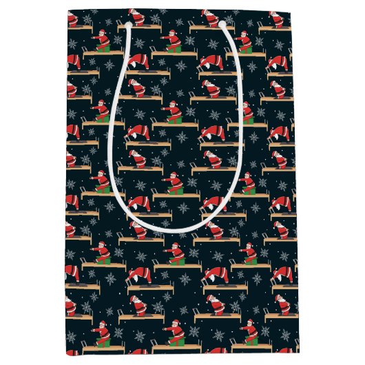 Pilates Reformer Santa Seamless Christmas Patterns Medium Cadeauzakje (Voorkant)