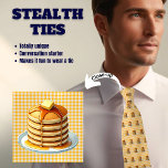 Pile de crêpes Jaune Cravate furtif<br><div class="desc">De loin,  cela ressemble à une cravate masculine typique,  mais à proximité,  c'est une pile de crêpes au beurre et au sirop. Conçu en jaune pastel. contenu généalogique.</div>