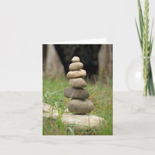 Pile De Roches Équilibrées (Devant)