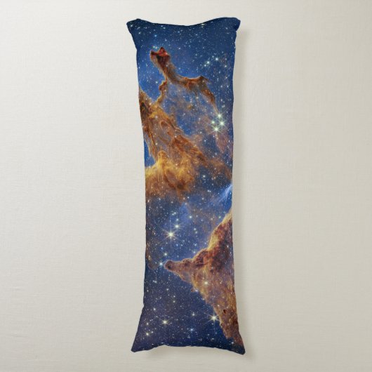 Pillars of Creation in the Eagle Nebula Lichaamskussen (Voorkant Verticaal)