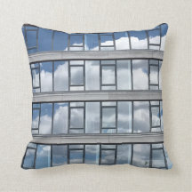 Pillow met gereflecteerde wolken van Tony Cimino