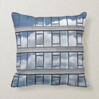 Pillow met gereflecteerde wolken van Tony Cimino Kussen