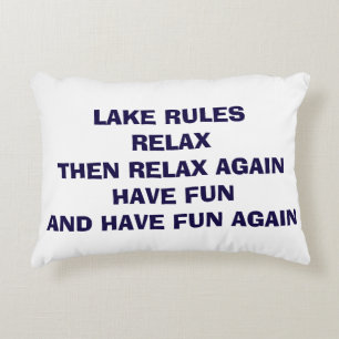 PILLOW ZEGT "LAKE REGELS" EN HEEFT NU VRIJ/RELAX! ACCENT KUSSEN