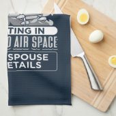 Piloot in ruste, werkend in de luchtruimte theedoek (Quarter Fold)