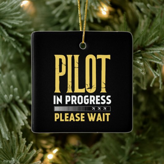 Pilot in Progress – Loading Bar Aviation Design Keramisch Ornament (Boom)