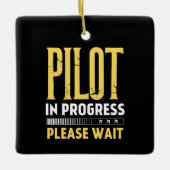 Pilot in Progress – Loading Bar Aviation Design Keramisch Ornament (Voorkant)