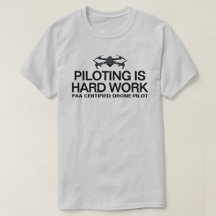 Piloting Is Hard Work™ T-shirt (aanpassen!)