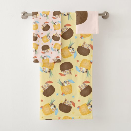 Pina Colada Pineapple Coconut Dogs Pattern Bad Handdoek (Insitu)
