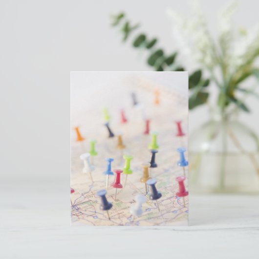 Pinces dans une carte (Debout devant)