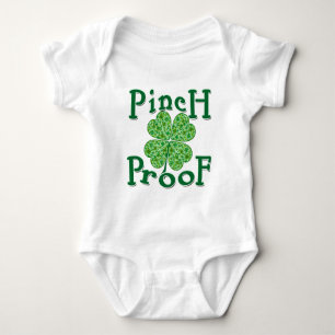 PINCH PROOF met Shamrocks Irish T shirt