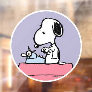pinda's   Snoopy bij de schrijfmachine Raamsticker
