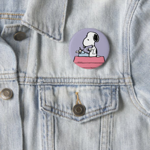pinda's Snoopy bij de schrijfmachine Ronde Button 5,7 Cm