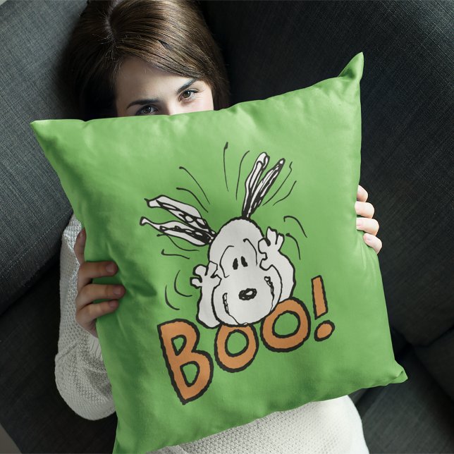 pinda's | Snoopy Boo Kussen (Person holding pillow)