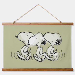 pinda's   Snoopy Walking Tall Hangend Wandkleed