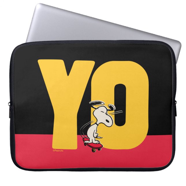 pinda's | Snoopy YO Skateboard Laptop Sleeve (Voorkant)