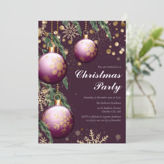 Pine Boughs & Baubles Fête de Noël Invitation (Debout devant)