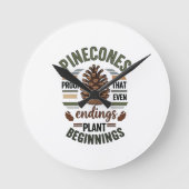 Pine cone design - De Evergreen Belofte Ronde Klok (Voorkant)