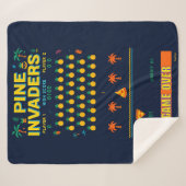 Pine Invaders-Pineapple Empire Retro Games Series Sherpa Deken (Voorkant (horizontaal))