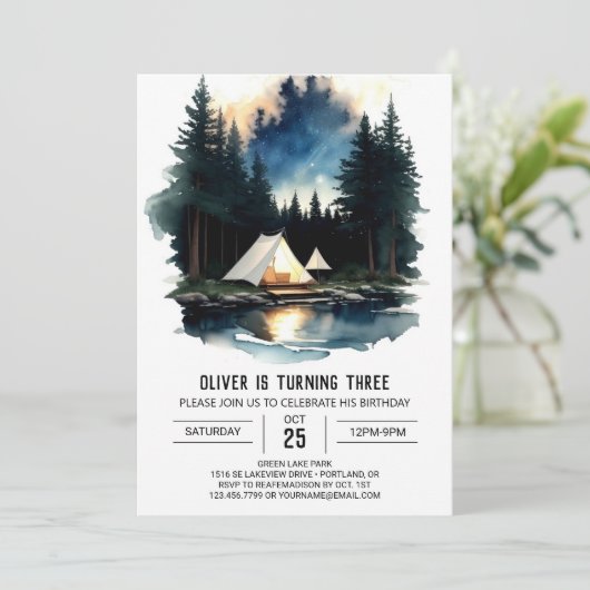 Pine Tree Campfire Invitation Anniversaire (Debout devant)