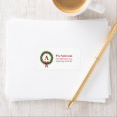 Pine Wreate Monogram Holiday Return Address Etiket (Insitu)