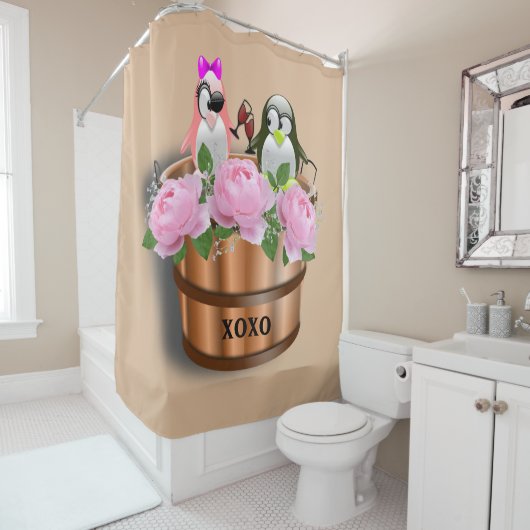 Pingouin de rideau de douche dans les verres à vin (En situation)