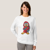 Pinguïn als brandweerman met blusapparaat t-shirt (Voorkant volledig)