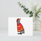 Pinguïn als brandweerman met helm briefkaart (Staand voorkant)