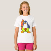 Pinguïn als Surfer met surfboard T-shirt (Voorkant volledig)