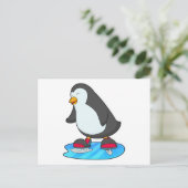 Pinguïn bij kunstschaatsen met schaatsen briefkaart (Staand voorkant)