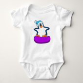 Pinguïn bij Snowboarding met Snowboard Romper (Voorkant)