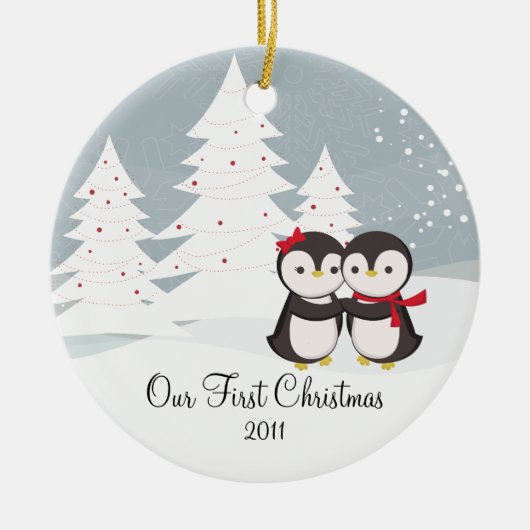 Pinguïn Couple Love Cute First-kerstversiering Keramisch Ornament (Voorkant)