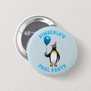 Pinguïn met een blauwe ballon ronde button 5,7 cm
