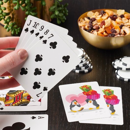 pinguïns met cadeautjes voor het afspelen pokerkaarten