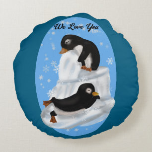 Pinguïns slapen rond kussen