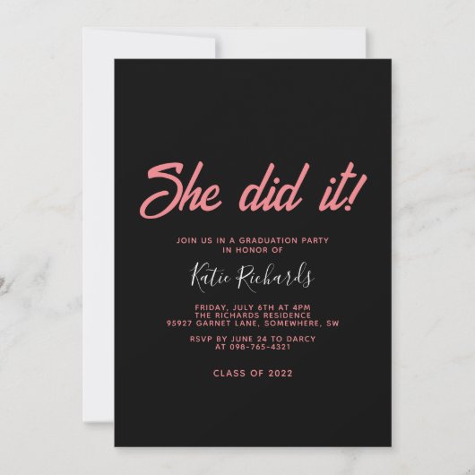 Pink and Black Elle l'a fait Graduation Invitation (Devant)