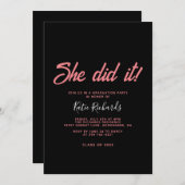 Pink and Black Elle l'a fait Graduation Invitation (Devant / Derrière)