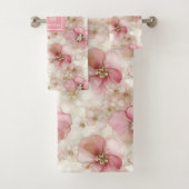 Pink and Gold Floral Bath Towel Modern Chic Gift (En situation)