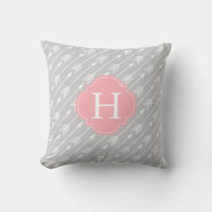 Pink and Grey Monogrammed Arrows Pattern Kussen