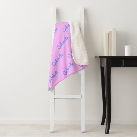 Pink and Paars Personalized Cursive Name Pattern Sherpa Deken (In situ)