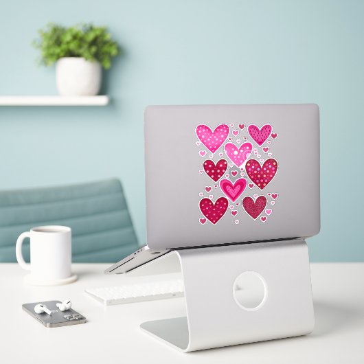 Pink and Red Patterned Hearts Sticker (Laptop op bureau)