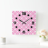 Pink and white simple floral pattern vierkante klok (Huis)
