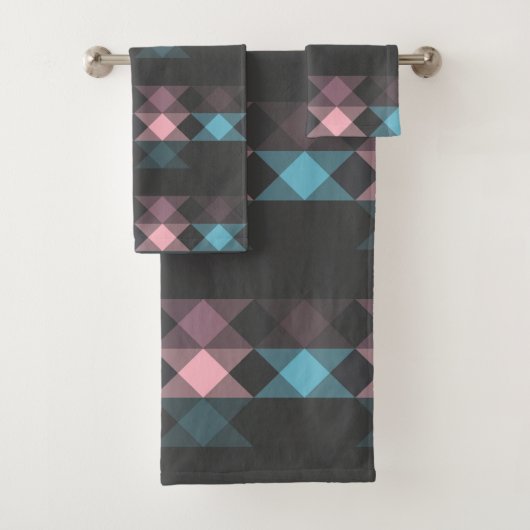 pink blue and gray geometric bad handdoek (Insitu)
