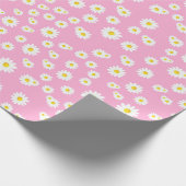 Pink Boho Spring Daisies Pattern Cadeaupapier (Hoek)