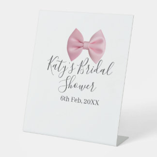 Pink bow bridal shower name date pastel stylish te reclamebord met voetstuk