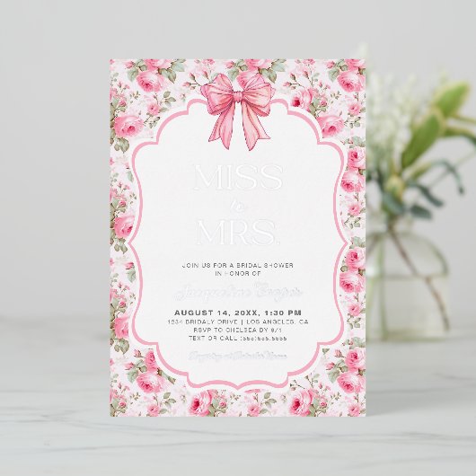 Pink Bow Miss to Mrs Vrijgezellenfeest Real Silver Folie Uitnodiging (Staand Voorkant)