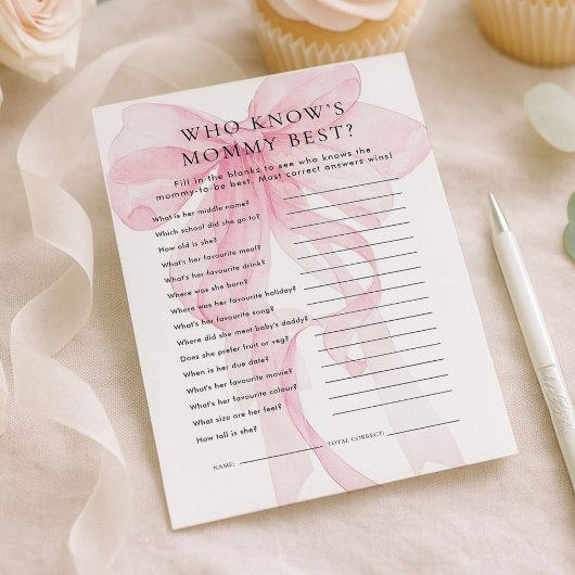 Pink Bow Who Knows Mommy Best Baby Shower card Kaart