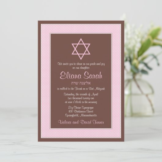 Pink Brown Polka Dot Bat Mitzvah Uitnodiging (Staand voorkant)