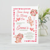 Pink Bunny floral Première invitation d'anniversai (Debout devant)